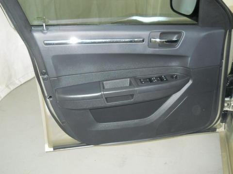 Chrysler 300 2010 photo 1