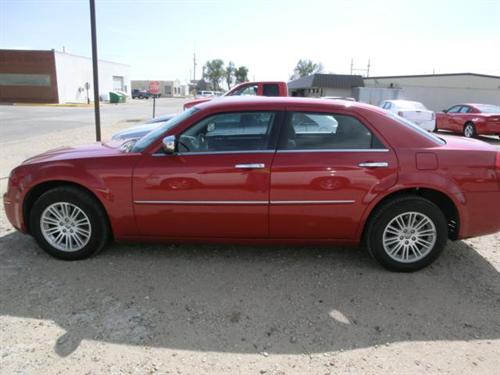 Chrysler 300 2010 photo 2