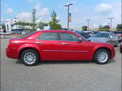 Chrysler 300 2010 photo 2