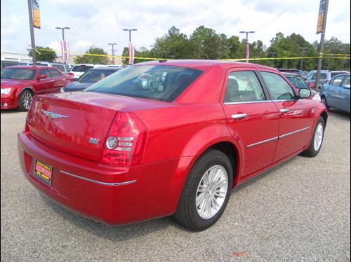 Chrysler 300 2010 photo 3