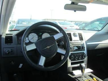 Chrysler 300 2010 photo 7