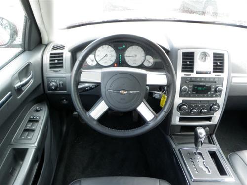 Chrysler 300 2010 photo 1