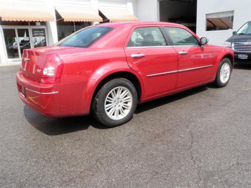 Chrysler 300 2010 photo 2