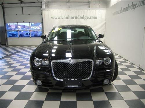 Chrysler 300 2010 photo 3