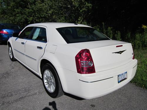 Chrysler 300 2010 photo 3
