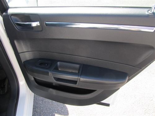 Chrysler 300 2010 photo 5
