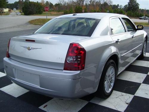 Chrysler 300 2010 photo 1