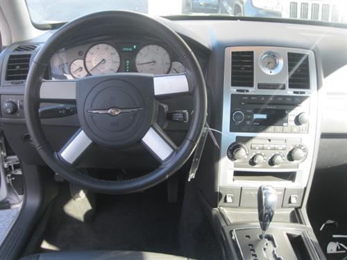 Chrysler 300 2010 photo 3