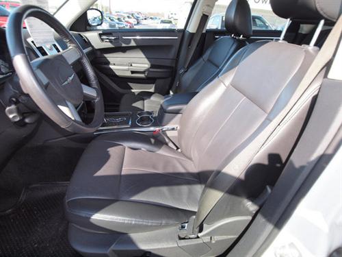 Chrysler 300 2010 photo 2