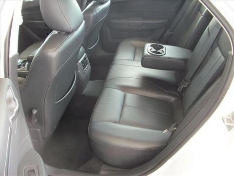 Chrysler 300 2010 photo 3