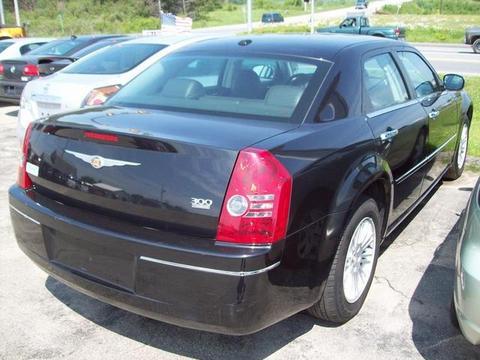 Chrysler 300 2010 photo 2