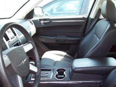 Chrysler 300 2010 photo 3