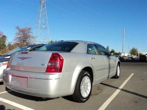 Chrysler 300 2010 photo 1
