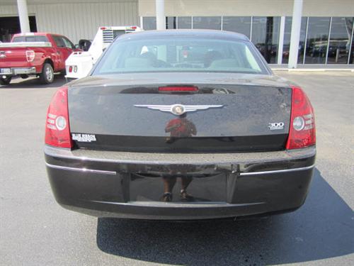 Chrysler 300 2010 photo 2