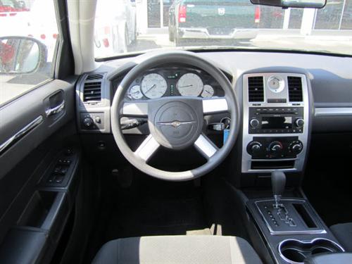 Chrysler 300 2010 photo 3