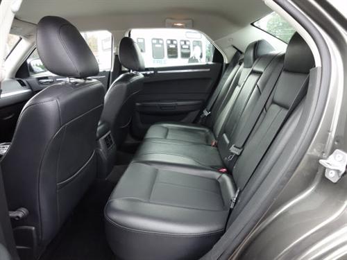 Chrysler 300 2010 photo 2