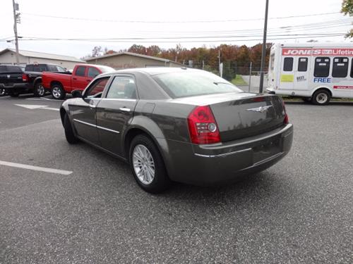 Chrysler 300 2010 photo 3