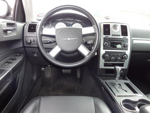 Chrysler 300 2010 photo 4