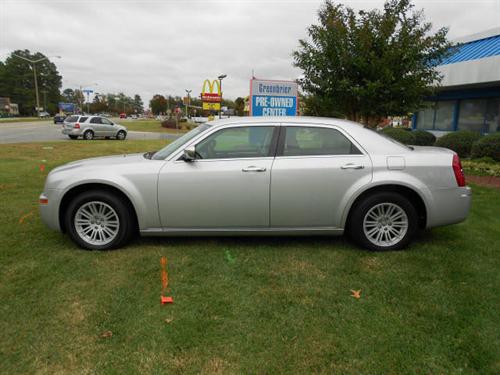Chrysler 300 2010 photo 1