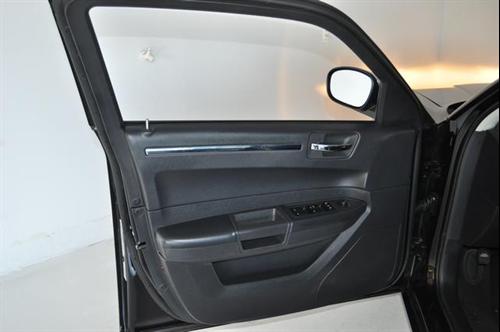 Chrysler 300 2010 photo 4