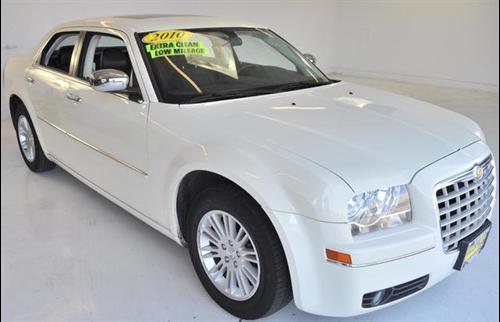 Chrysler 300 2010 photo 2
