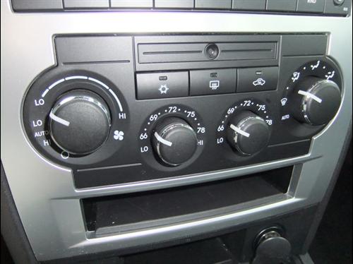 Chrysler 300 2010 photo 2