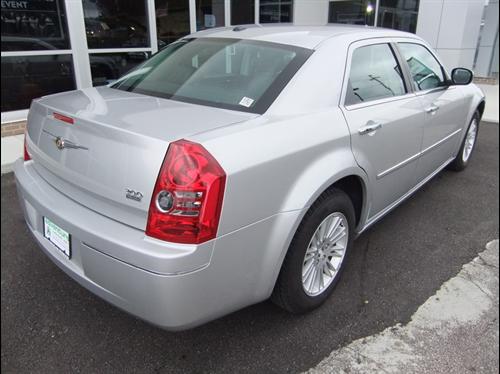 Chrysler 300 2010 photo 4