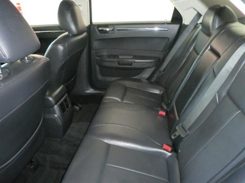 Chrysler 300 2010 photo 3