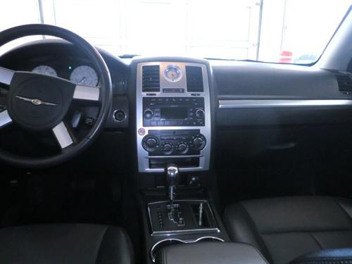 Chrysler 300 2010 photo 4