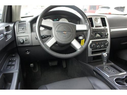 Chrysler 300 2010 photo 2