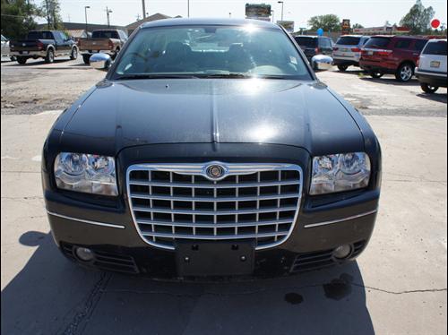 Chrysler 300 2010 photo 1