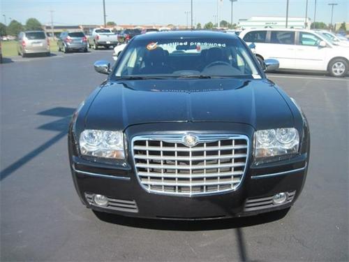 Chrysler 300 2010 photo 2