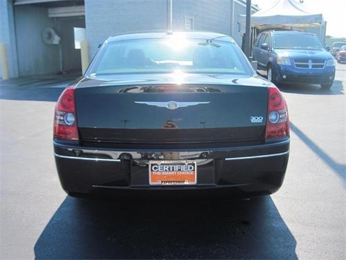 Chrysler 300 2010 photo 3