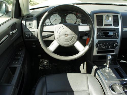 Chrysler 300 2010 photo 3