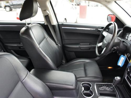 Chrysler 300 2010 photo 2