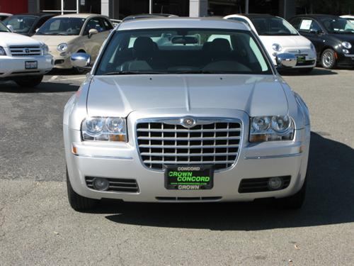 Chrysler 300 2010 photo 3
