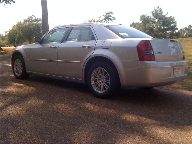 Chrysler 300 2010 photo 2