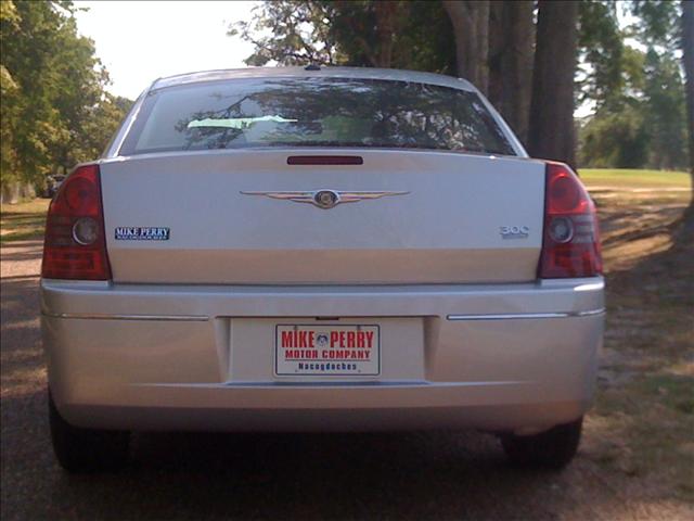 Chrysler 300 2010 photo 3