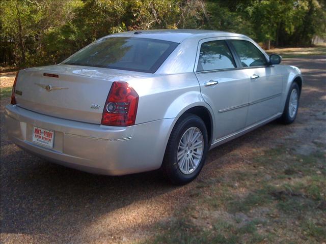 Chrysler 300 2010 photo 4