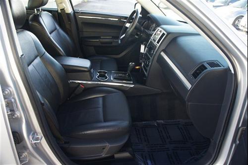 Chrysler 300 2010 photo 2