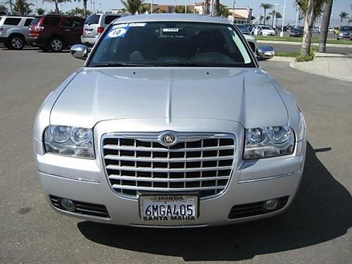 Chrysler 300 2010 photo 2