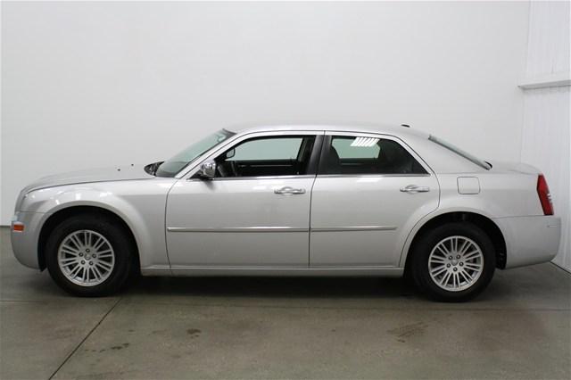 Chrysler 300 2010 photo 1