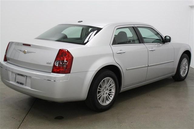 Chrysler 300 2010 photo 4