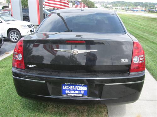 Chrysler 300 2010 photo 3