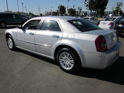 Chrysler 300 2010 photo 1