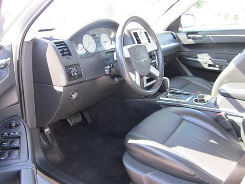 Chrysler 300 2010 photo 2