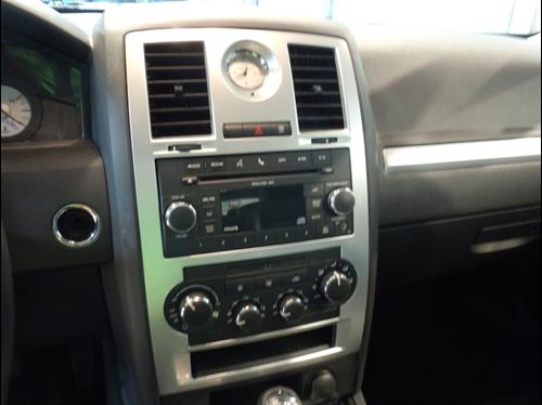 Chrysler 300 2010 photo 3