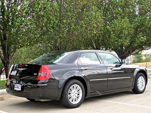 Chrysler 300 2010 photo 2
