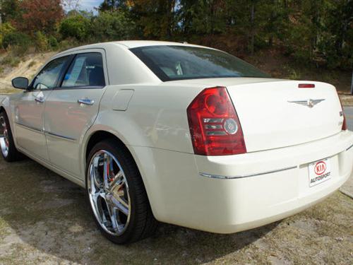 Chrysler 300 2010 photo 3