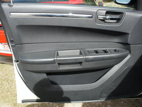 Chrysler 300 2010 photo 4